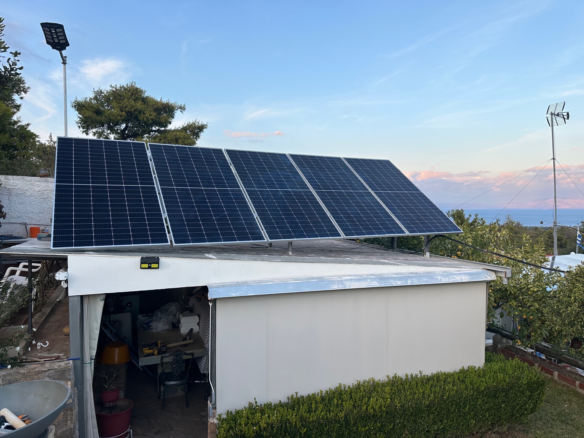 Πακέτα 3 Αυτόνομο οικιακό φωτοβολταικό 5,5 Kwh με μπαταρία 12,5 Kwh