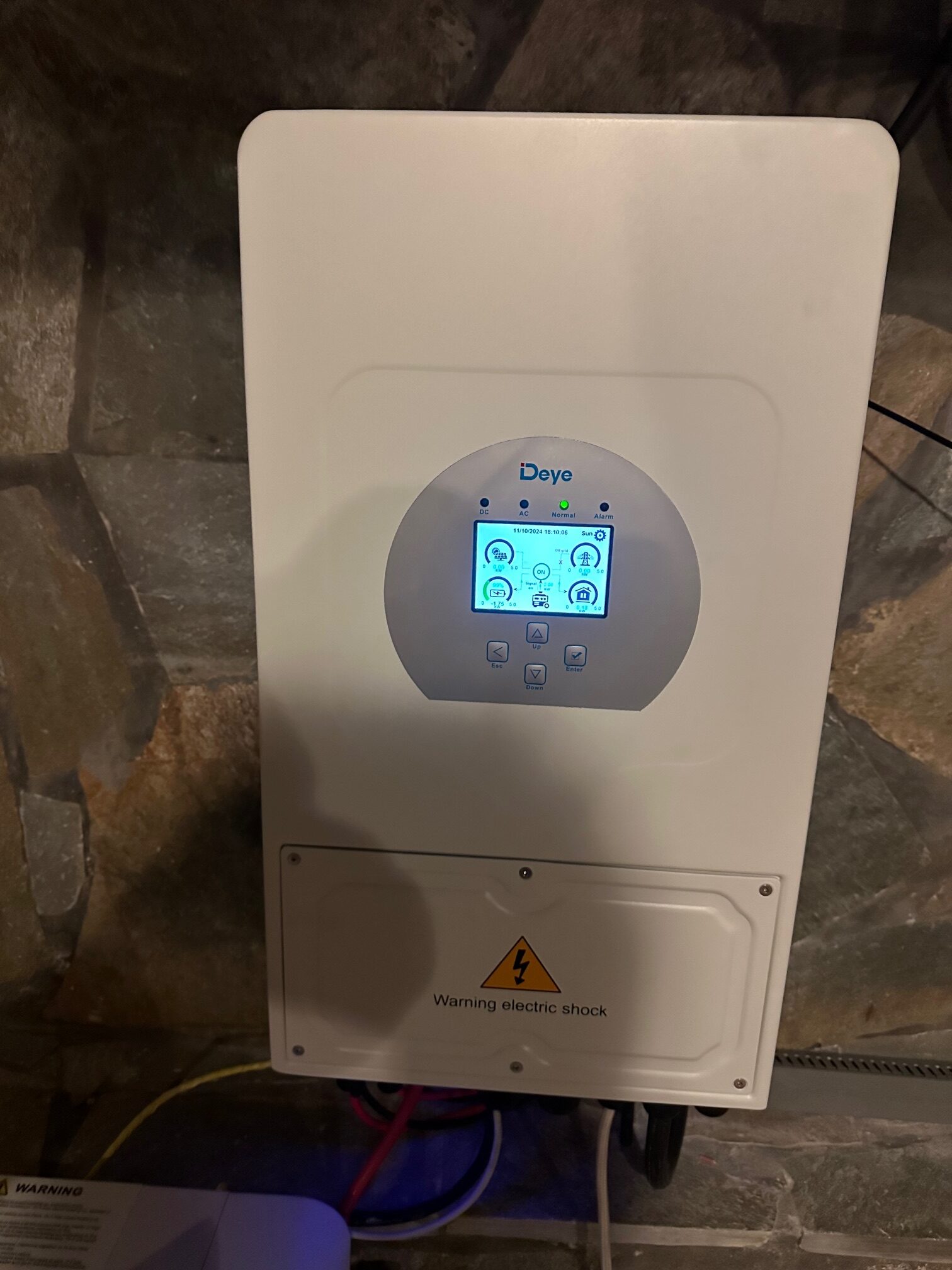 Αυτόνομο οικιακό φωτοβολταικό 5,5 Kwh με μπαταρία 12,5 Kwh 4 Αυτόνομο οικιακό φωτοβολταικό 5,5 Kwh με μπαταρία 12,5 Kwh